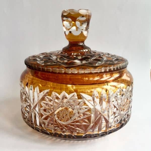 Bombonera de cristal tallado de Bohemia