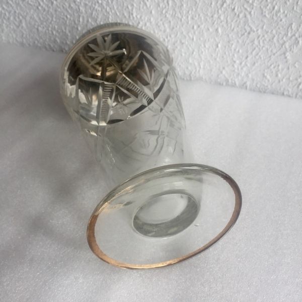 Coctelera de cristral tallado con metal plateado