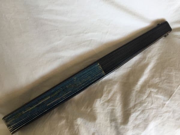 Gran abanico de papel pintado,madera lacada y nácar