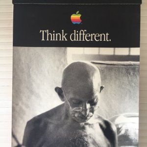 Cartel Think Different Gandhi