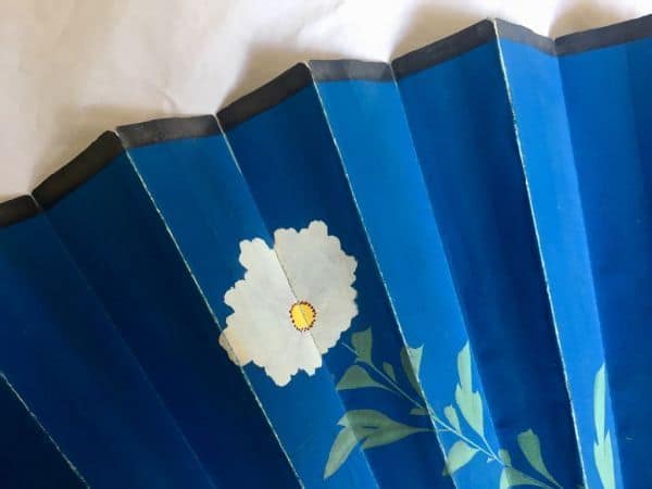 Abanico pericón de papel pintado a mano con nácar