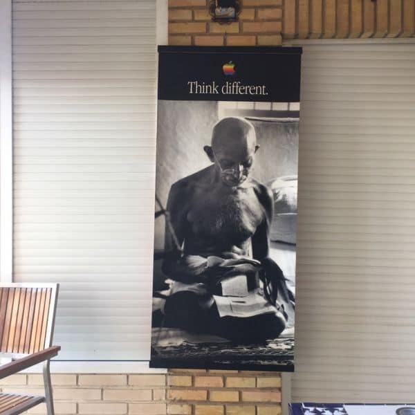 Cartel de vinilo Gandhi Apple