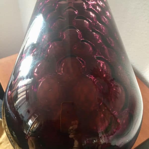 Florero de vidrio morado vintage