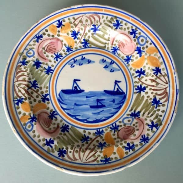 Antiguo plato de cerámica levantina pintado a mano