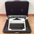Máquina de escribir Olympia con maletín original. Vintage