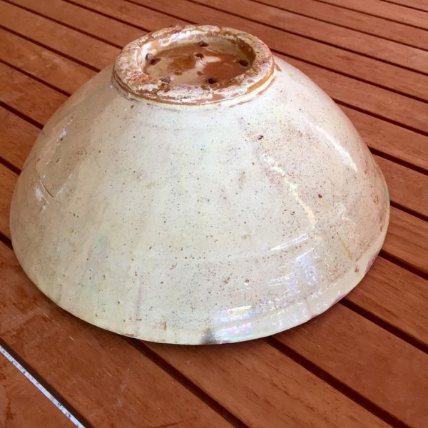 Antiguo lebrillo escurridor