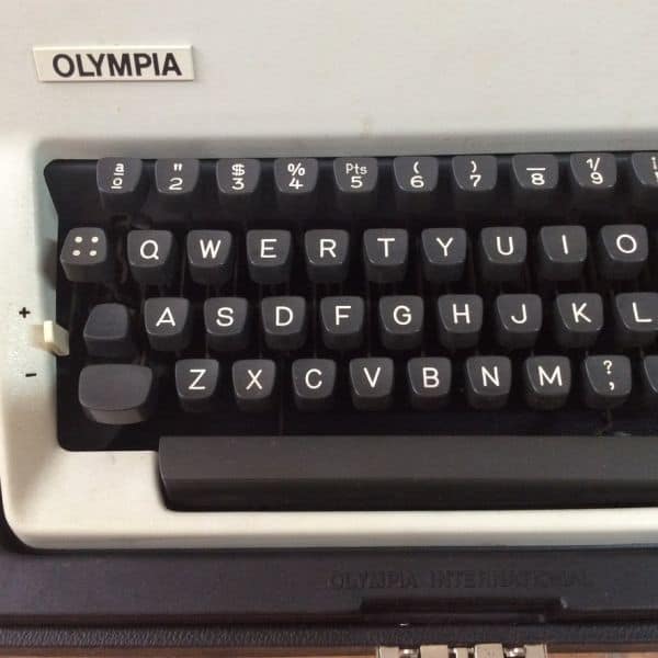Antigua Máquina de escribir Olympia