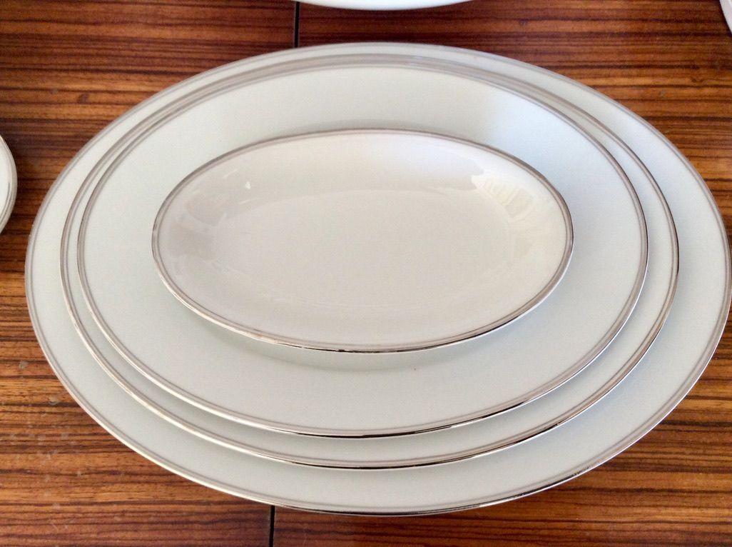 Vajilla en porcelana de Bohemia filo de plata