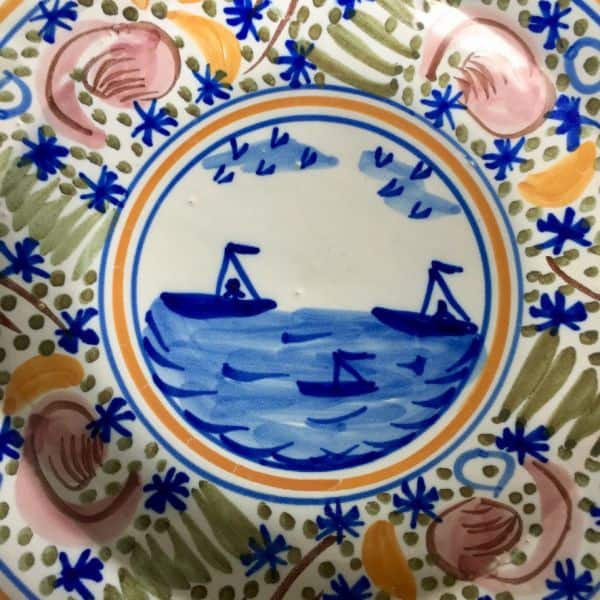 plato antiguo pintado a mano