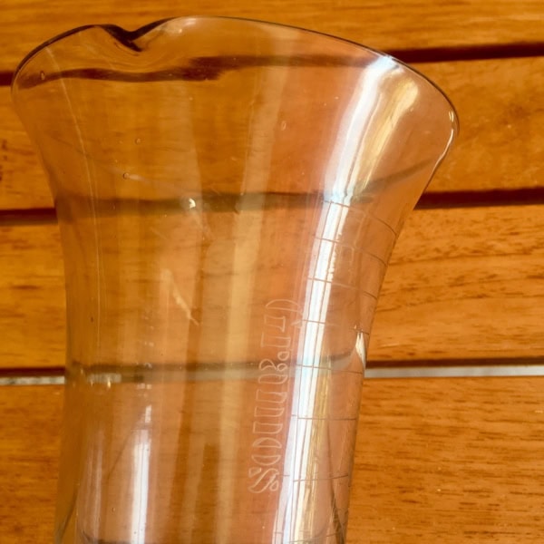 Copa de cristal laboratorio graduada