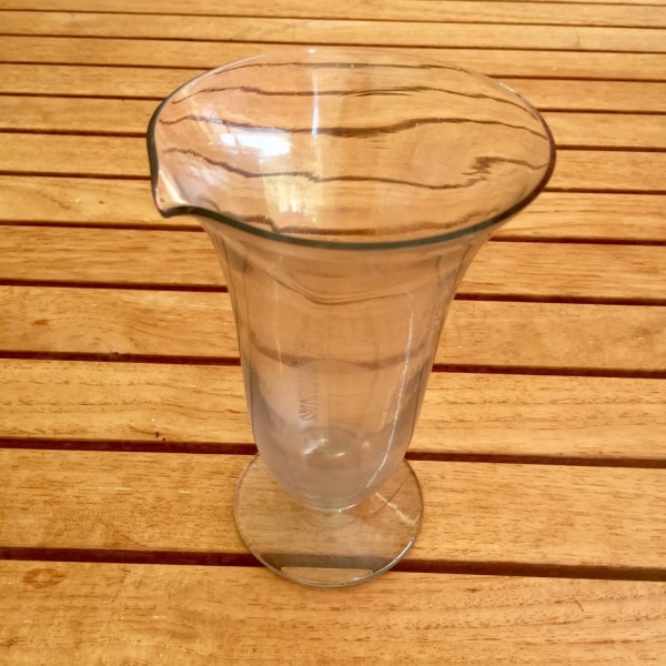 Copa graduada de cristal laboratorio