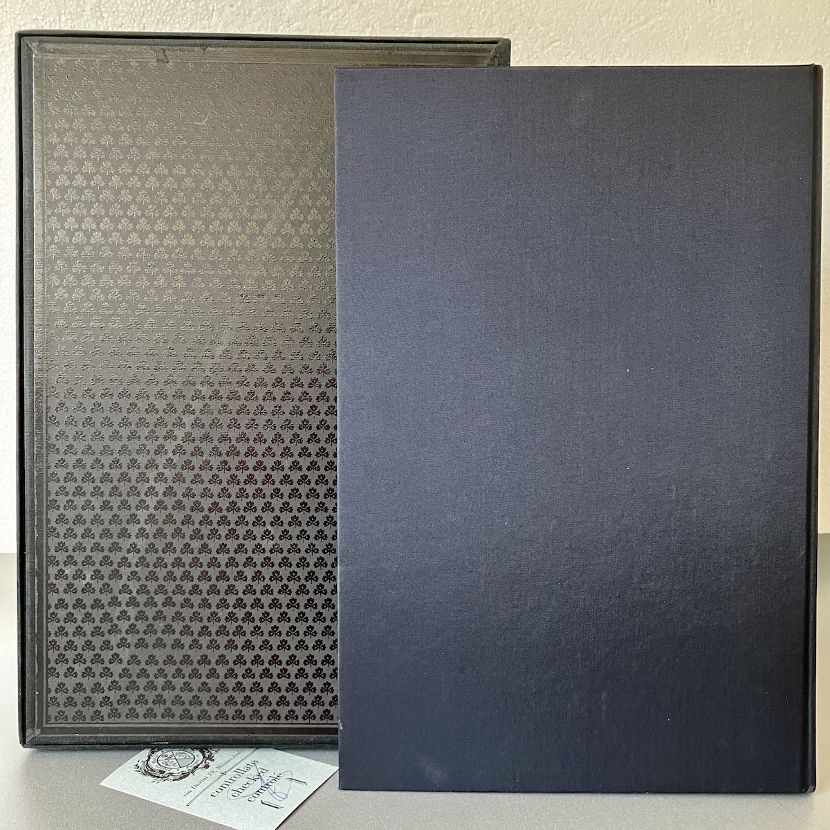 Contraportada Los Signos del Hombre 8. Numerado