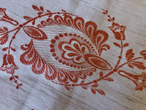 Tela de Damasco en tono coral 4,5 m