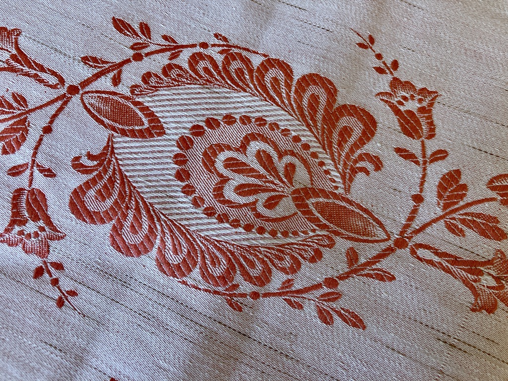 Tela de Damasco en tono coral 4,5 m