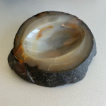 Cenicero de ágata jaspeada tallado a mano