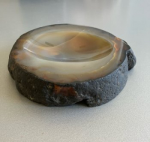 Cenicero de ágata natural jaspeada tallado a mano