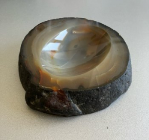 Cenicero de ágata jaspeada tallado a mano