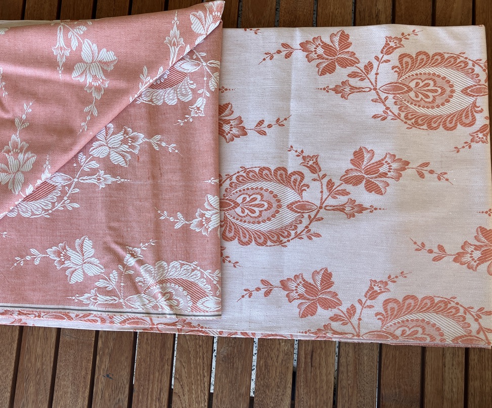 4,5 m Tela de damasco en tono coral