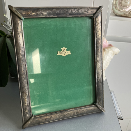 Marco antiguo de plata de ley envejecido