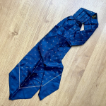 Pañuelo Ascot de seda azul