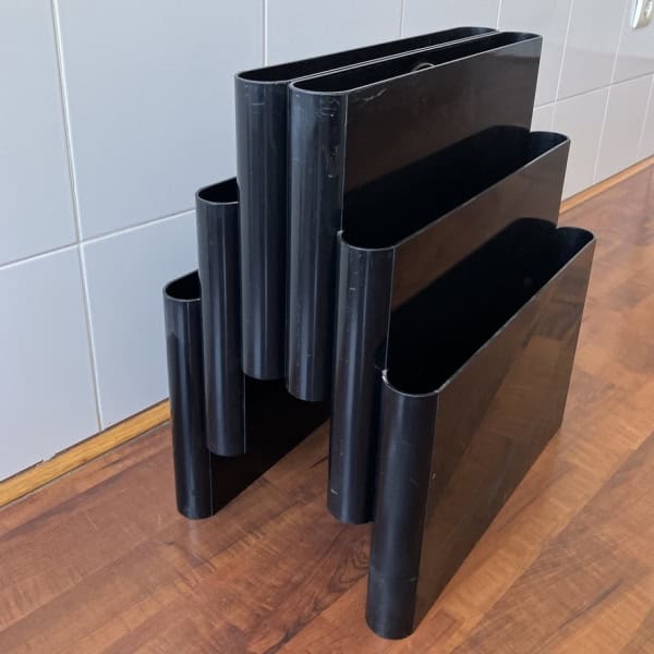 Revistero Kartell 4675 de Giotto Stoppino