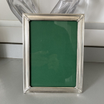 Marco antiguo de plata de ley estilo holandés 21x16 cm.