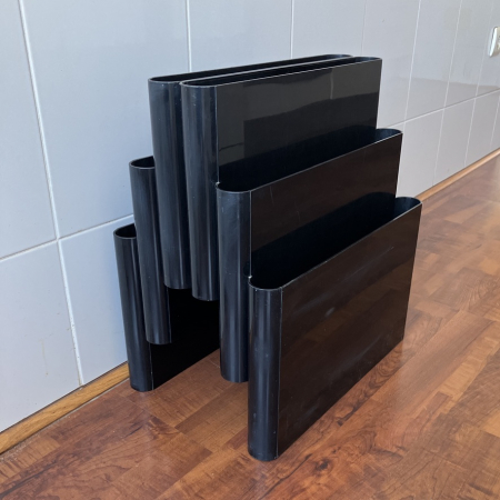 Revistero Kartell 4675 de Giotto Stoppino