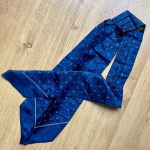 Pañuelo Ascot de seda vintage