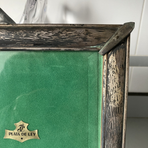 Detalle Marco antiguo de plata de ley envejecido