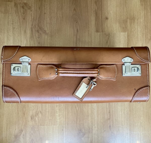 Maleta vintage de viaje — cuero sintético marrón