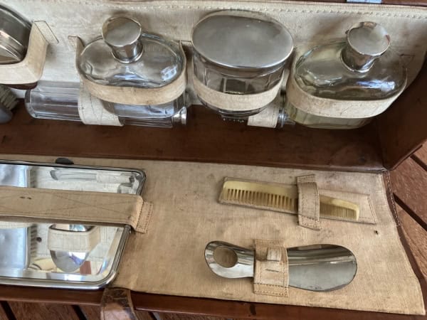 Maleta neceser de viaje vintage completo con accesorios originales- cuero - años 50