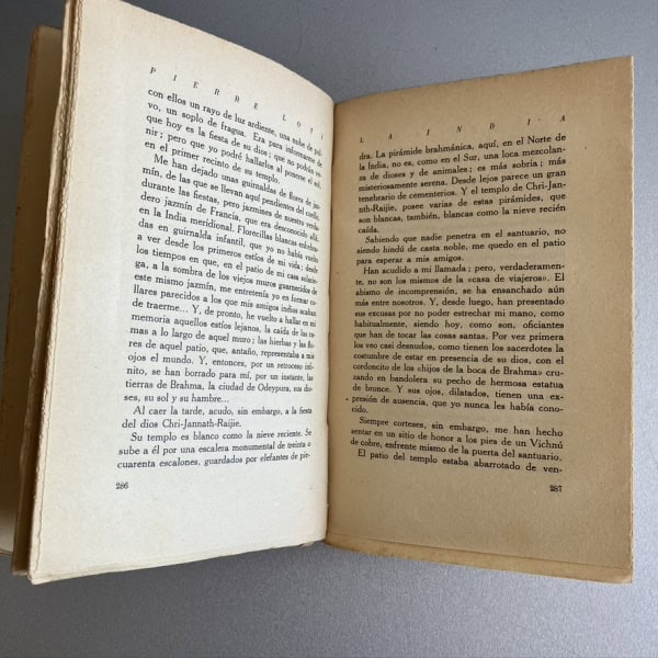 Libro de viajes antiguo: India