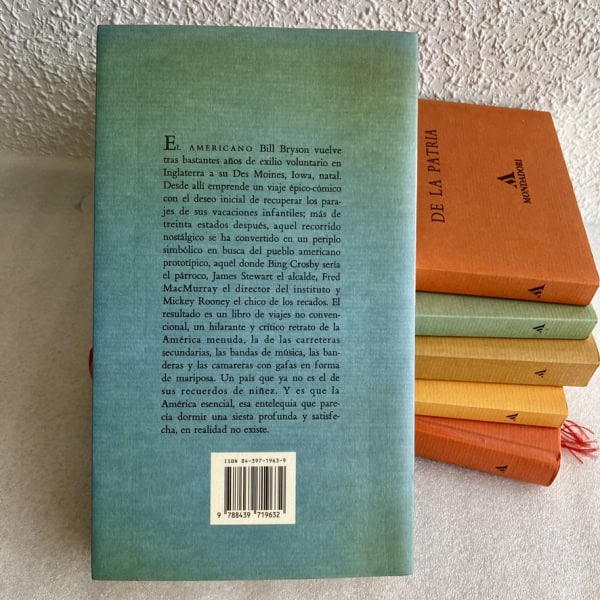 ¡Menuda América! — Bill Bryson | Mondadori 1994 Primera Edición | The Lost Continent | Literatura de viajes humor