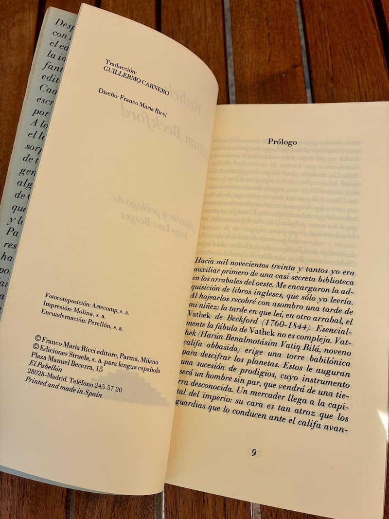 Página de créditos y prólogo de uno de los volúmenes de La Biblioteca de Babel, con el colofón de Franco Maria Ricci y Siruela